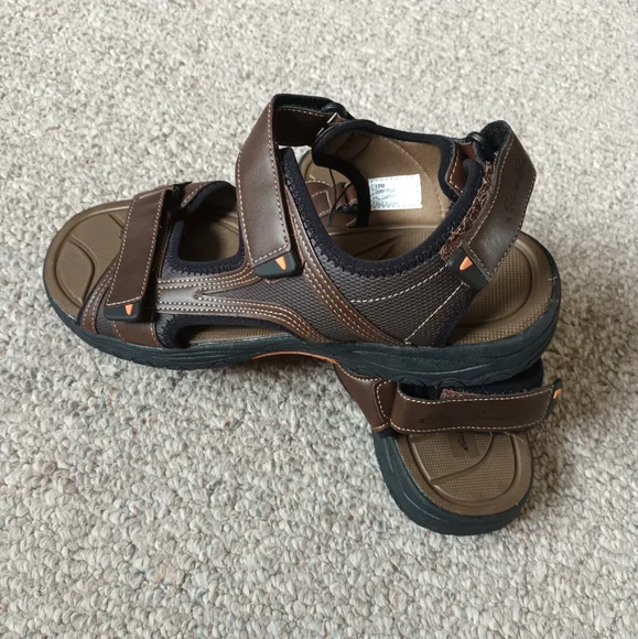 New Eddie Bauer Men's Faux Leather Top Sandals. - Picture 8 of 11